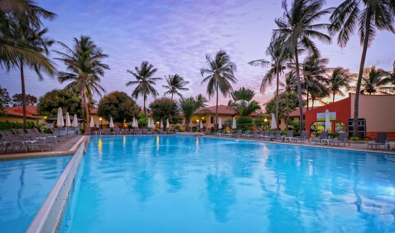 Ocean Bay Hotel & Resort Bakau Экстерьер фото