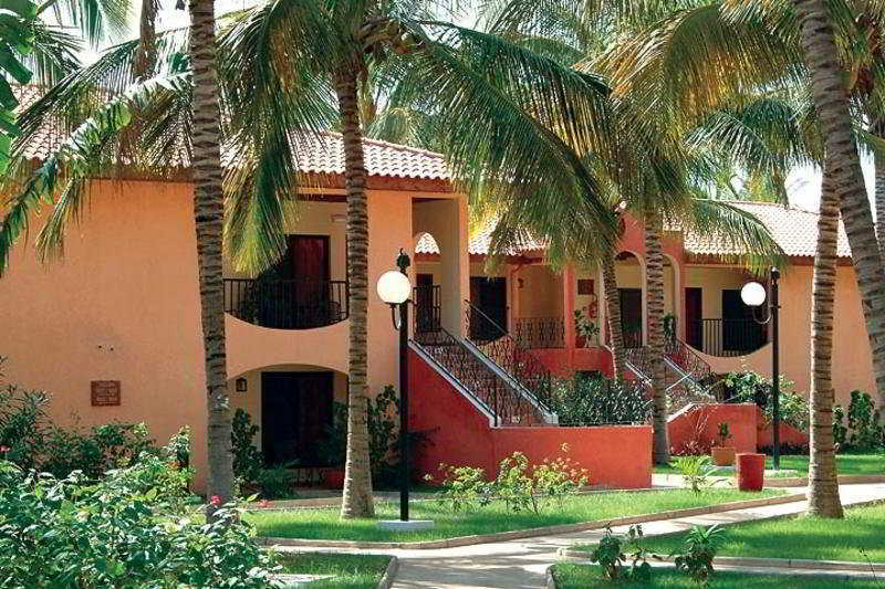 Ocean Bay Hotel & Resort Bakau Экстерьер фото