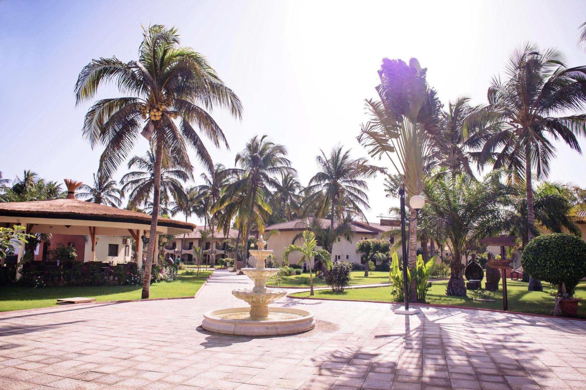 Ocean Bay Hotel & Resort Bakau Экстерьер фото